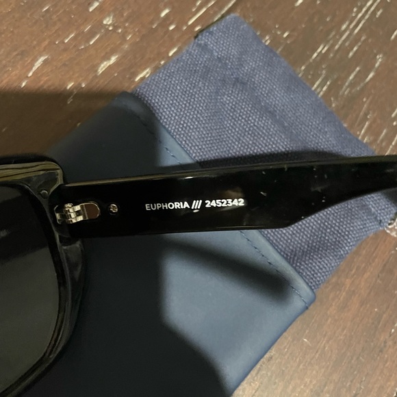 Le Specs Glossy Black Sunglasses - Picture 2 of 5